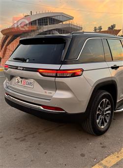 جیپ گراند شیرۆکی